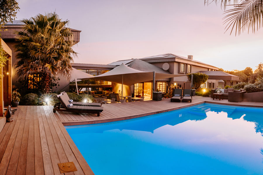 Pool-and-outdoor-evening-